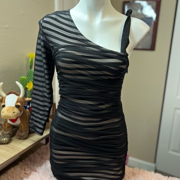 Dress   - Picture 1 of 7